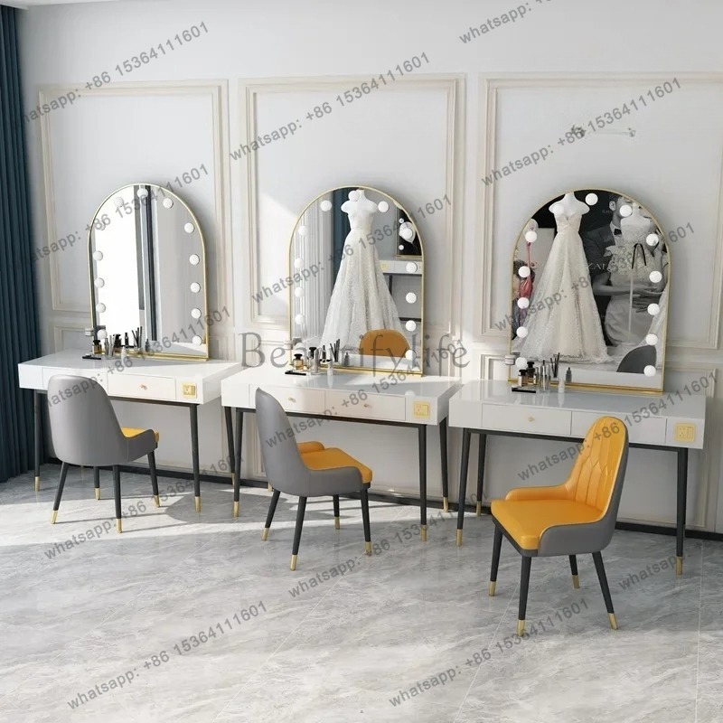 シンプルなランプ付き鏡台、ウェディング写真撮影用プロ仕様メイ - Beauty Makeup Studio のレビューと価格