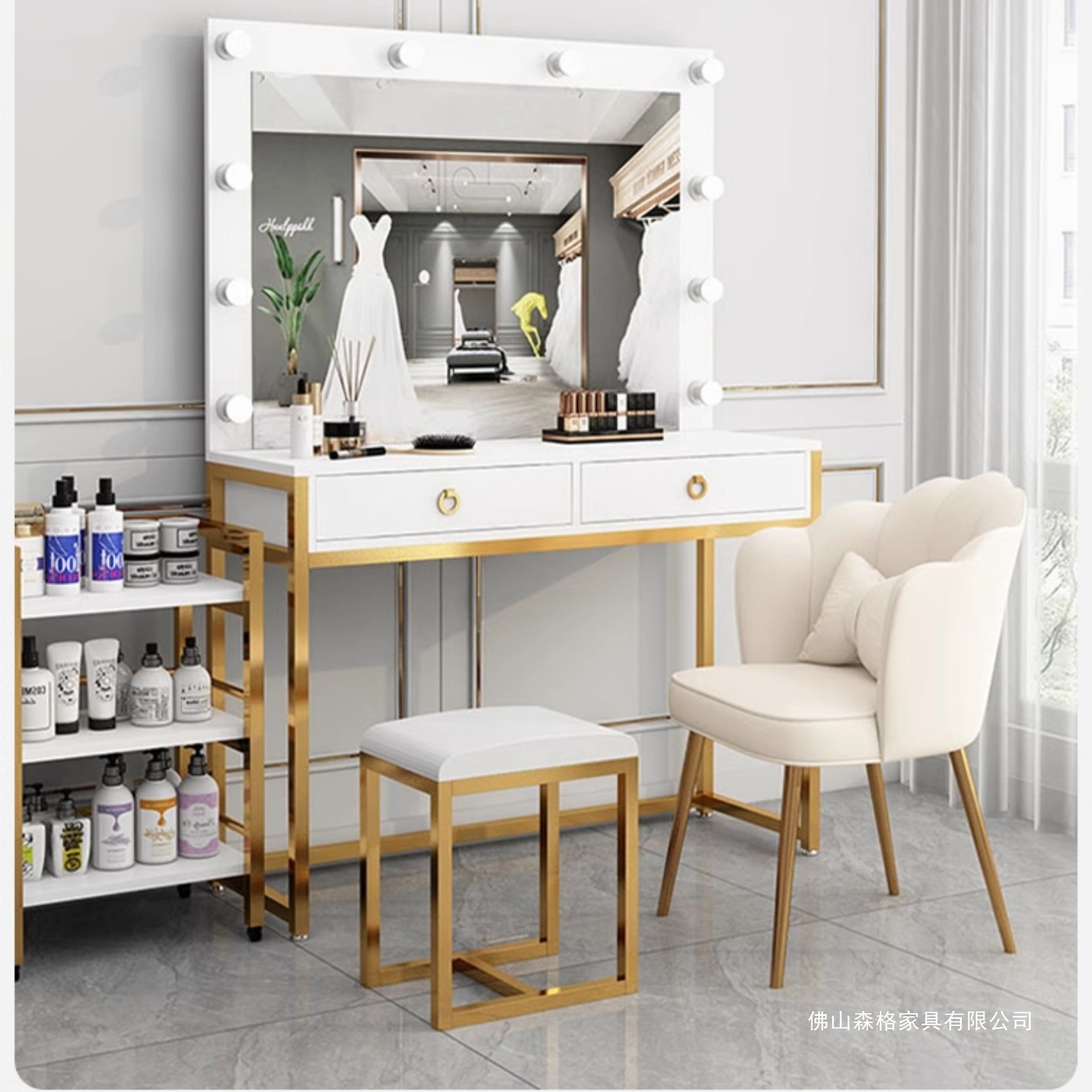 スタジオ用ドレッサー（ランプミラー一体型）トレーニングスクー - Beauty Makeup Studio のレビューと価格