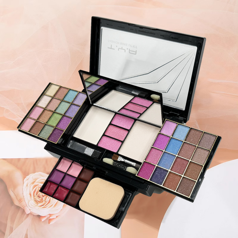 TYA メイクアップセット 46 色パールアイシャドウパウダ - Huda Beauty Makeup Kit のレビューと価格