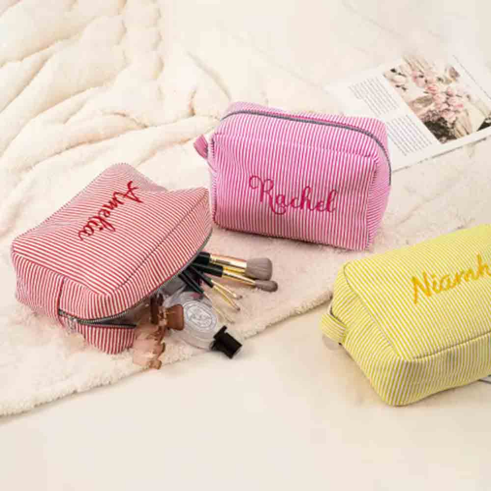 刺繍入り名前入りストライプ柄のメイクアップバッグ。パーソナラ - Beauty Makeup School のレビューと価格